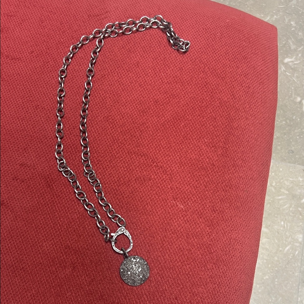 Silver Chain Necklace with Pendant
And dismond clasp
Some diamonds on the charm